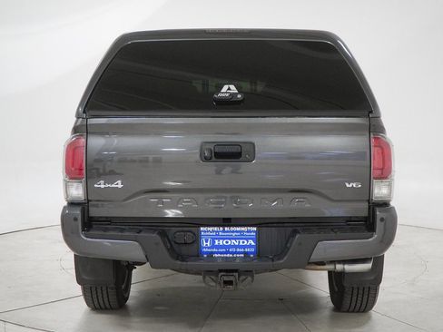 Used 2017 Toyota Tacoma Limited w/ Tow Package image 9