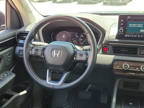 Used 2025 Honda Pilot Touring image 18