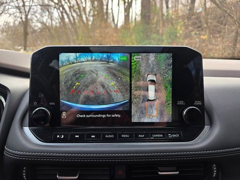 Used 2022 Nissan Rogue Platinum w/ Head-Up Display Package image 27