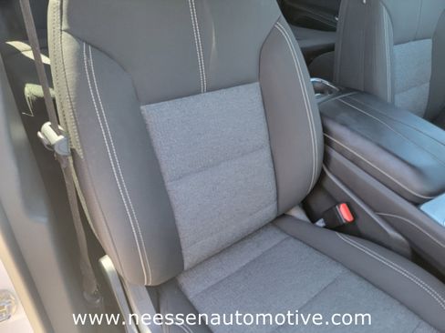 Used 2025 GMC Acadia Elevation image 10