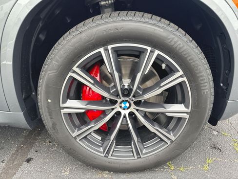 New 2026 BMW X5 xDrive40i w/ M Sport Package AWD/4WD image 2