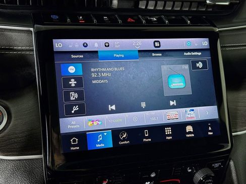 Used 2024 Jeep Grand Cherokee Limited 4xe image 7