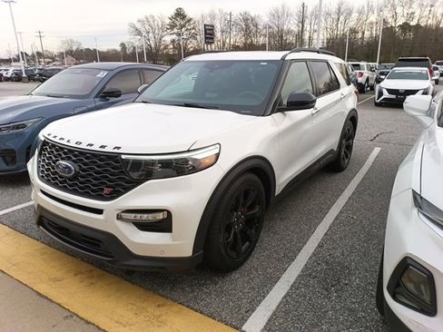 Used 2023 Ford Explorer ST w/ Equipment Group 401A image 3