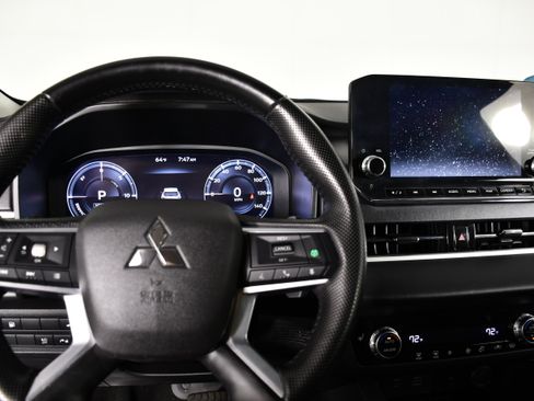 Used 2025 Mitsubishi Outlander SE AWD/4WD image 16