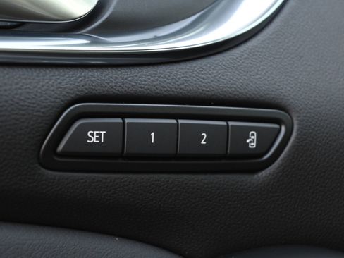 Used 2024 Buick Enclave Premium image 34