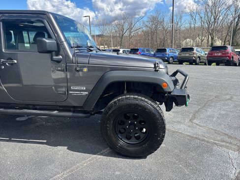 Used 2018 Jeep Wrangler Unlimited Sport S image 5