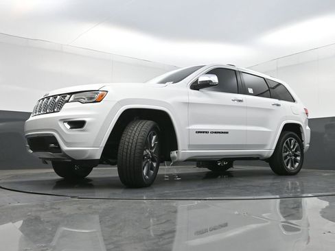 Used 2017 Jeep Grand Cherokee Overland AWD/4WD image 28