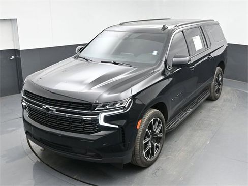 Used 2022 Chevrolet Suburban RST w/ Sport Performance Package image 39