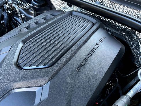 Certified 2025 Porsche Macan image 34