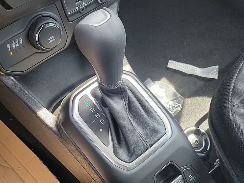 New 2023 Jeep Renegade Latitude image 18