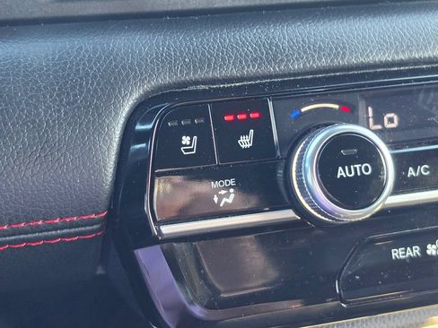 Used 2025 Honda Pilot Black Edition image 31