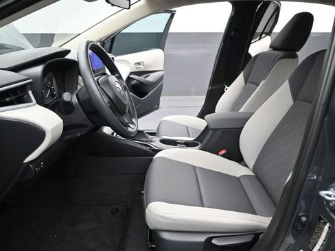 Used 2025 Toyota Corolla LE w/ Convenience Package image 10