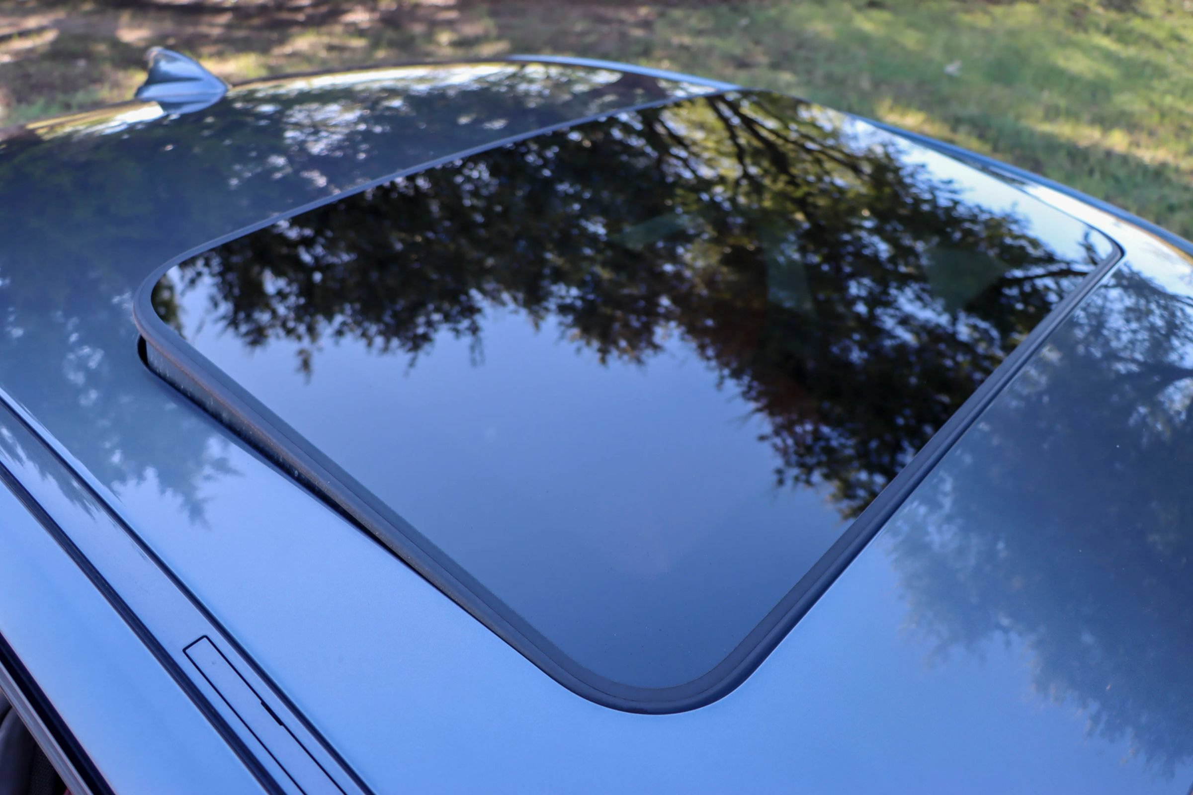 Used 2018 BMW 330i xDrive Sedan AWD/4WD image 9