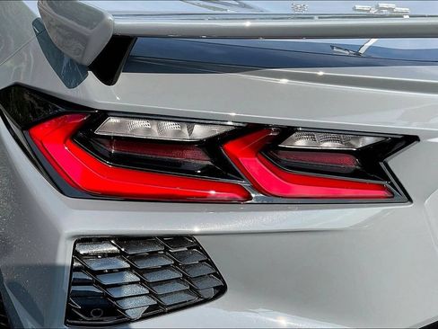 Used 2025 Chevrolet Corvette Stingray Preferred Cpe w/ Z51 Performance Package RWD image 25