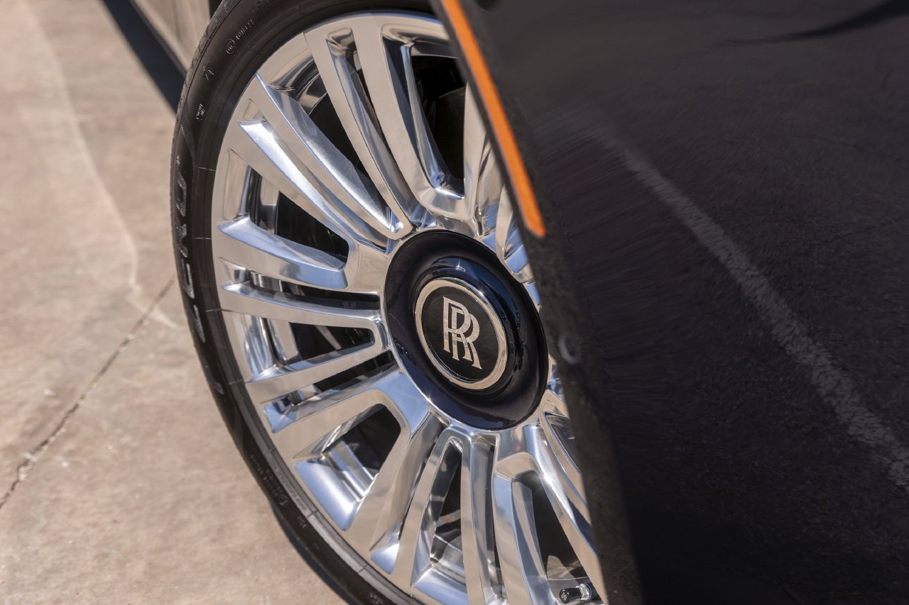Certified 2025 Rolls-Royce Ghost AWD/4WD image 3