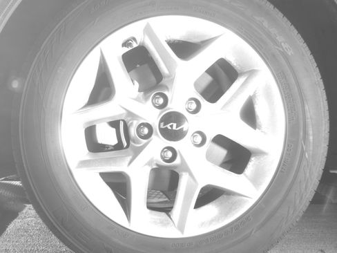 Used 2025 Kia Soul LX w/ LX Technology Package FWD image 12