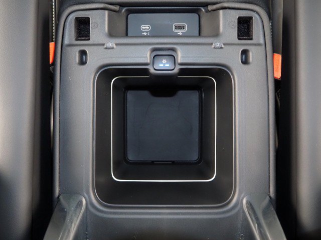 Used 2024 Land Rover Discovery Dynamic SE AWD/4WD image 25