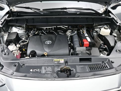 Used 2021 Toyota Highlander LE image 14