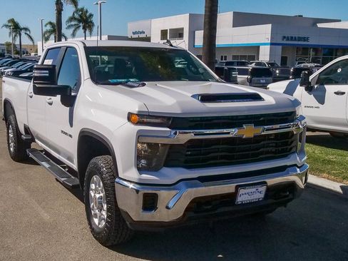 Used 2024 Chevrolet Silverado 3500 LT image 3