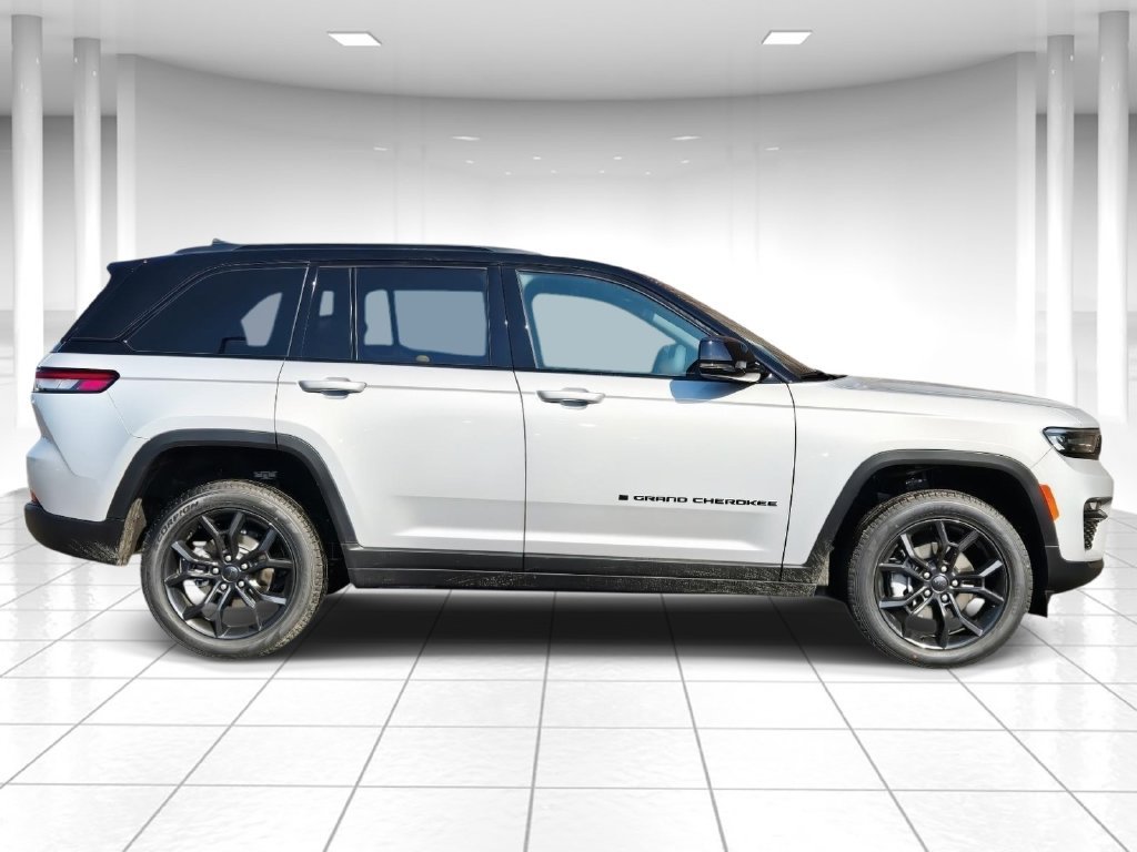Certified 2025 Jeep Grand Cherokee Limited AWD/4WD image 2