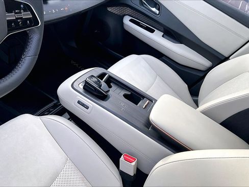 Used 2023 Nissan Ariya AWD image 17