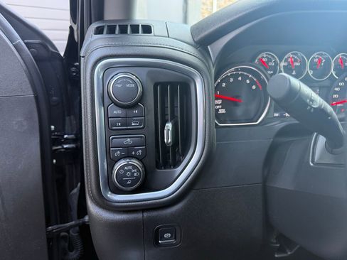 Used 2020 Chevrolet Silverado 1500 LT image 13