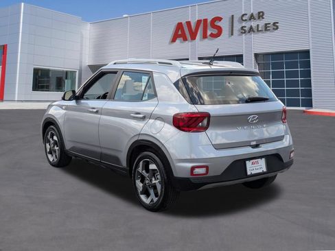 Used 2025 Hyundai Venue SEL FWD image 9