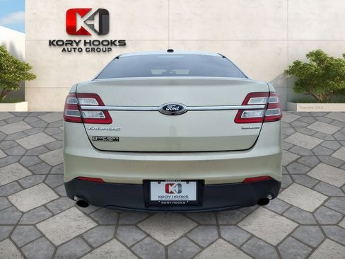 Used 2018 Ford Taurus SE FWD image 3