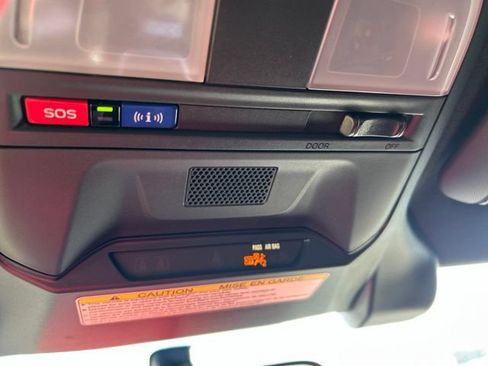 Used 2025 Toyota GR86 Premium w/ ALL Weather Mat Package (TMS) RWD image 19