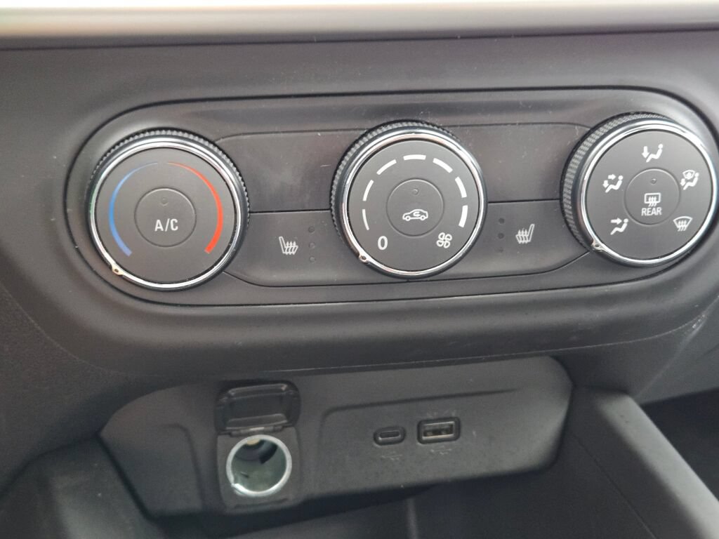 Used 2024 Chevrolet Trax LS w/ LS Convenience Package FWD image 27