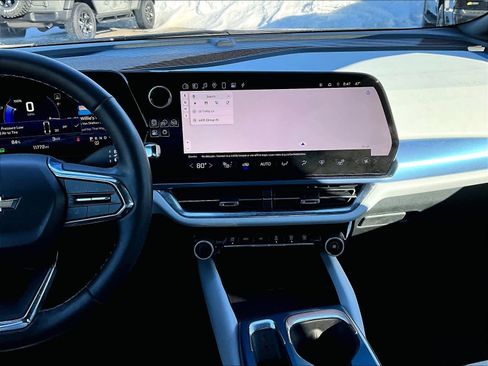 Used 2025 Chevrolet Equinox EV LT w/ Convenience Package image 18