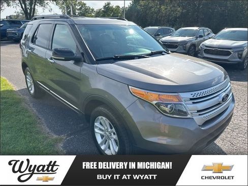 Used 2013 Ford Explorer XLT image 1