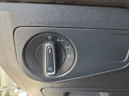 Used 2018 Volkswagen Tiguan SE w/ Panoramic Sunroof Package FWD image 17