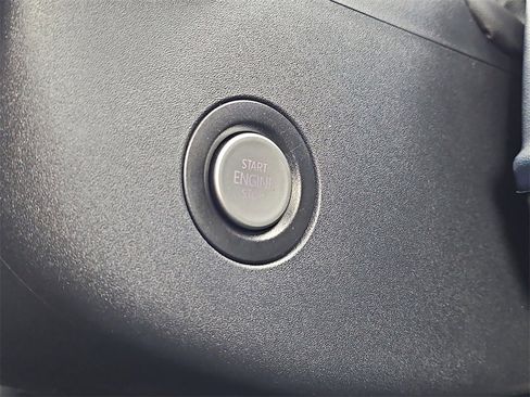 New 2025 Volkswagen ID. Buzz Pro S image 15