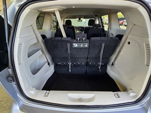 Used 2017 Chrysler Pacifica LX FWD image 25