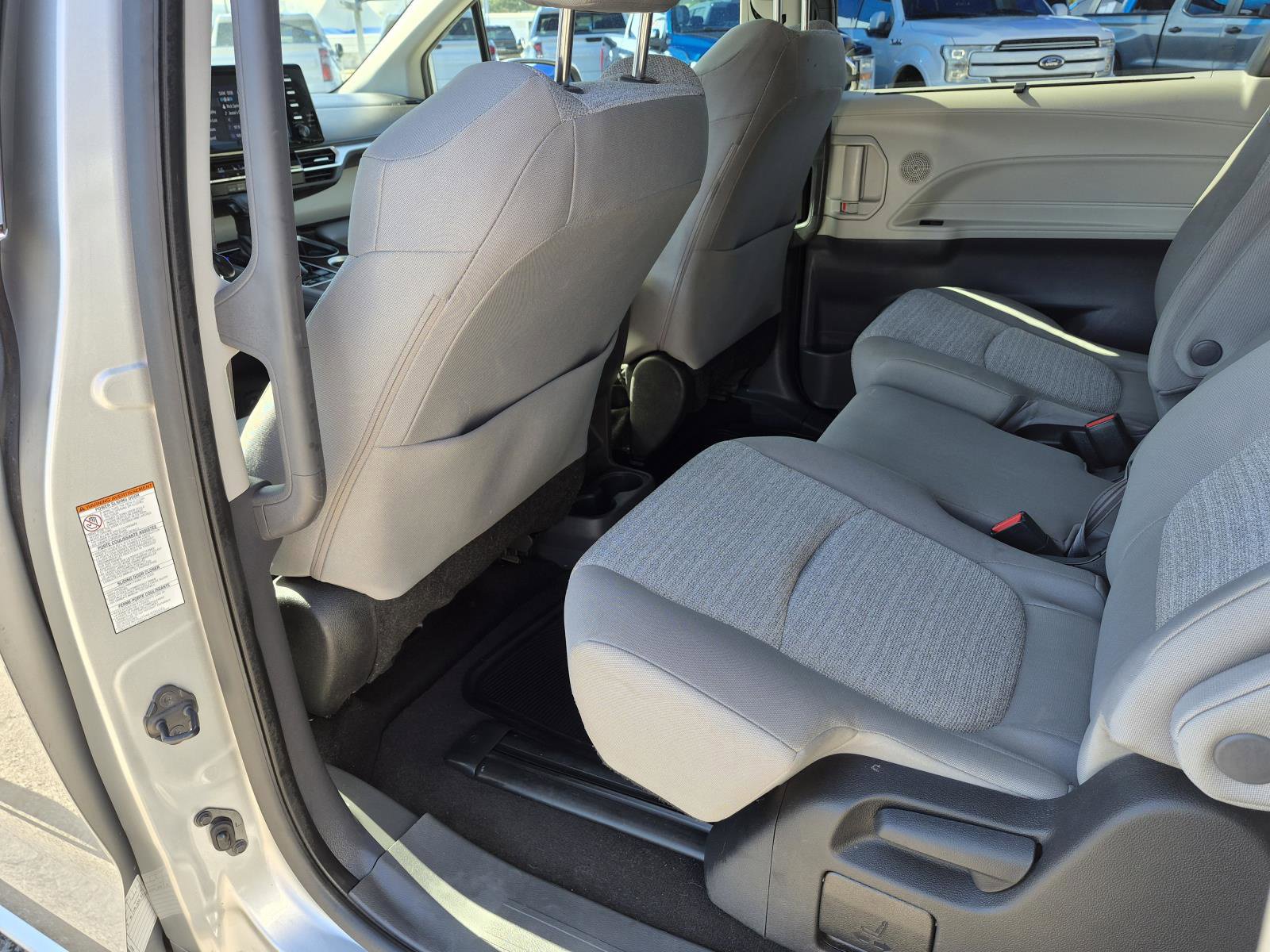 Used 2022 Toyota Sienna LE FWD image 3