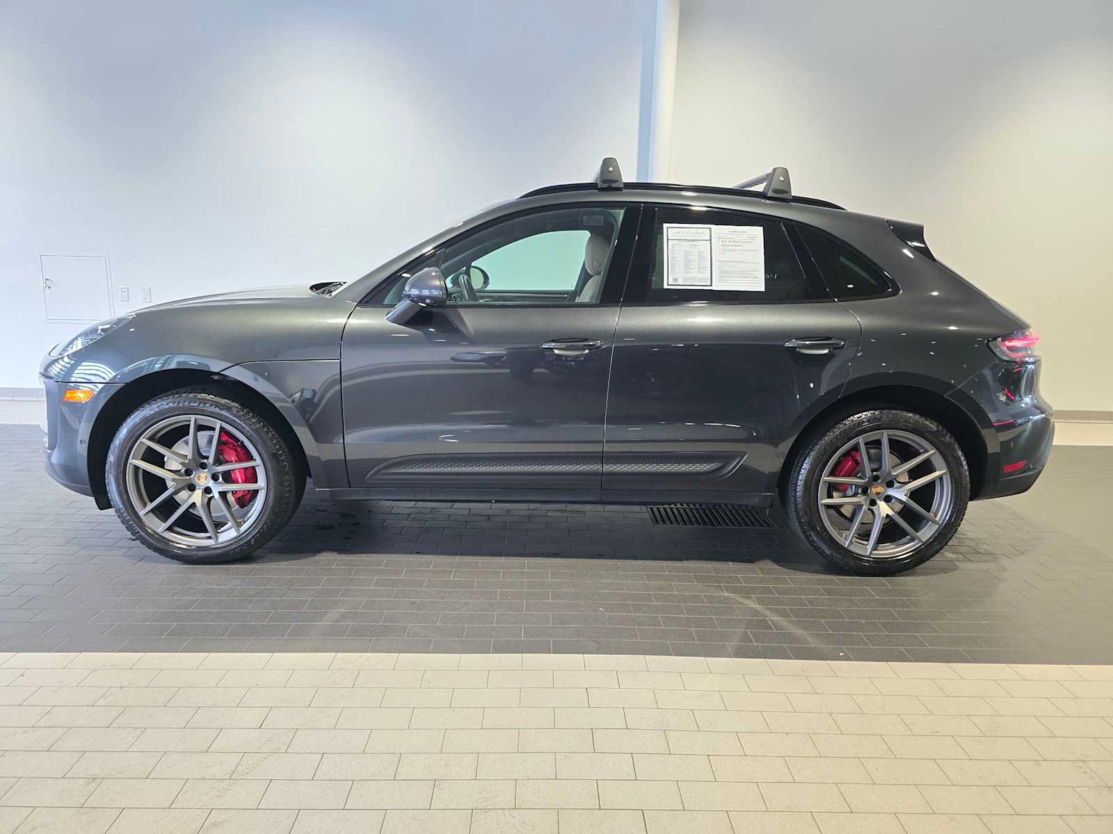 Used 2023 Porsche Macan S AWD/4WD image 2