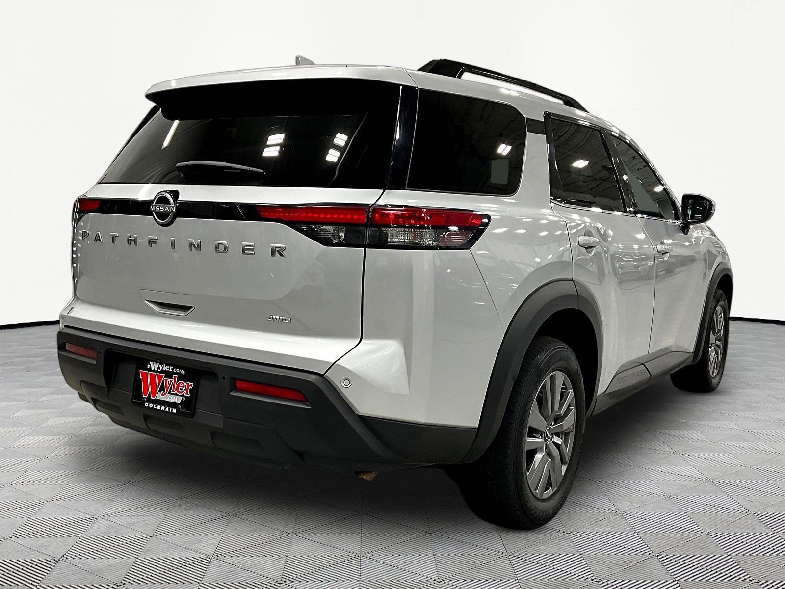 Used 2025 Nissan Pathfinder SV AWD/4WD image 6