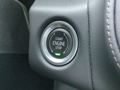 Used 2022 Chevrolet Suburban High Country image 35