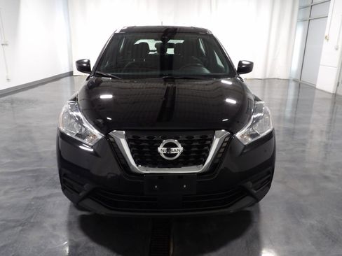 Used 2020 Nissan Kicks S image 2