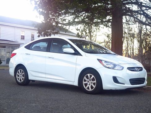 Used 2014 Hyundai Accent GLS image 6