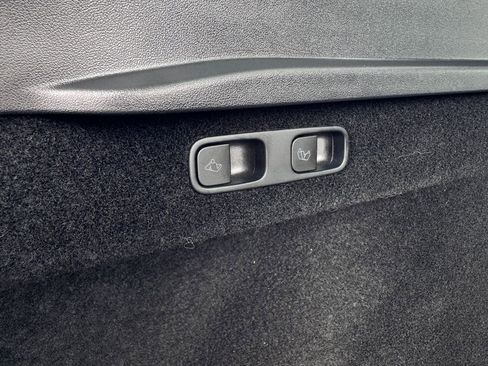 Used 2025 Tesla Model Y Long Range RWD image 18