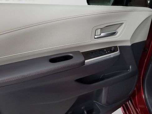 Certified 2024 Toyota Sienna XLE image 11
