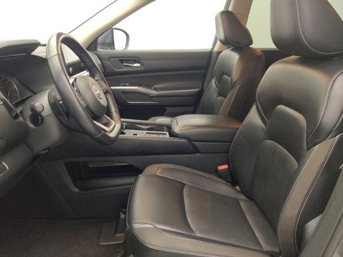 Used 2022 Nissan Pathfinder SL FWD image 17