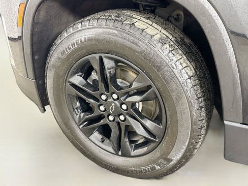 Used 2023 Chevrolet Traverse LT w/ Midnight/Sport Edition AWD/4WD image 32