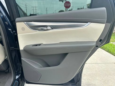 Used 2017 Cadillac XT5 Luxury w/ Driver Awareness Package FWD image 19