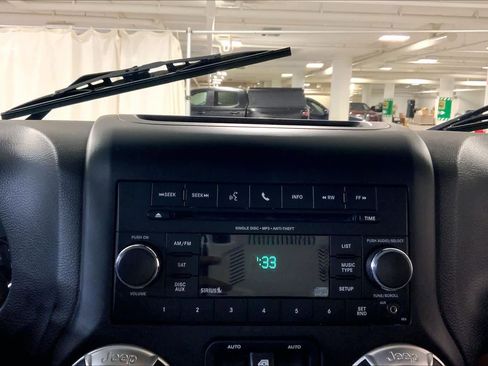 Used 2016 Jeep Wrangler Rubicon w/ Dual Top Group image 34