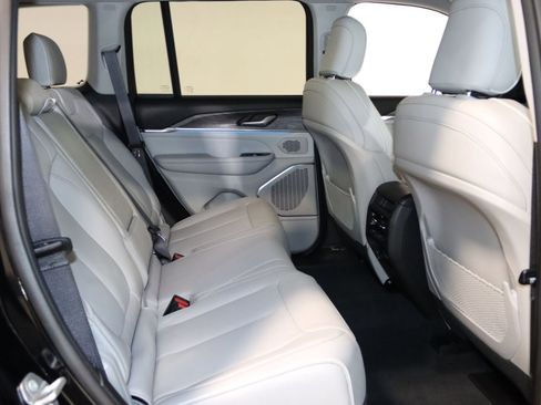 Used 2023 Jeep Grand Cherokee Overland image 75