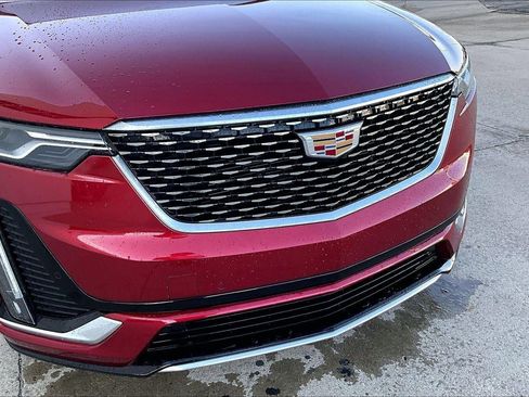 Used 2025 Cadillac XT6 Premium Luxury image 3