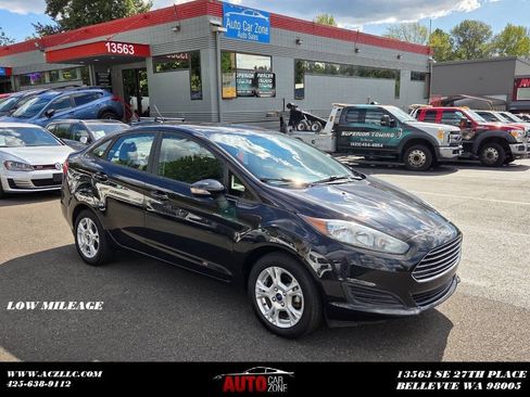 Used 2015 Ford Fiesta SE FWD image 1